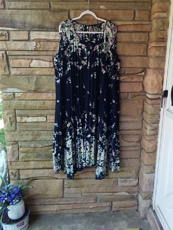 Suzanne Betro Dresses & Skirts - Suzanne Betro Navy Floral Dress with Pastel Accents